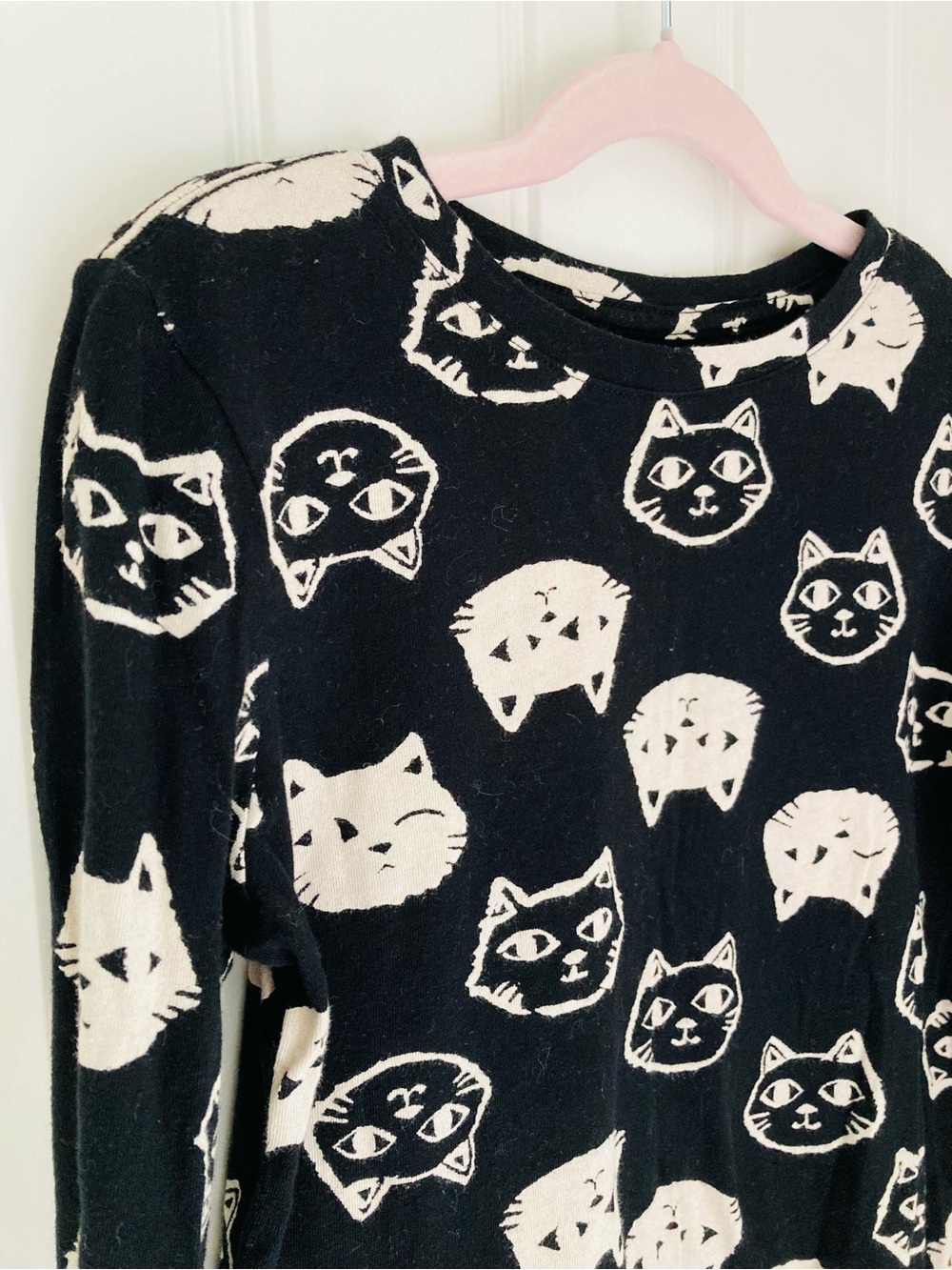 Black Long Sleeve Graphic T-Shirt with Cat Print | M (8)